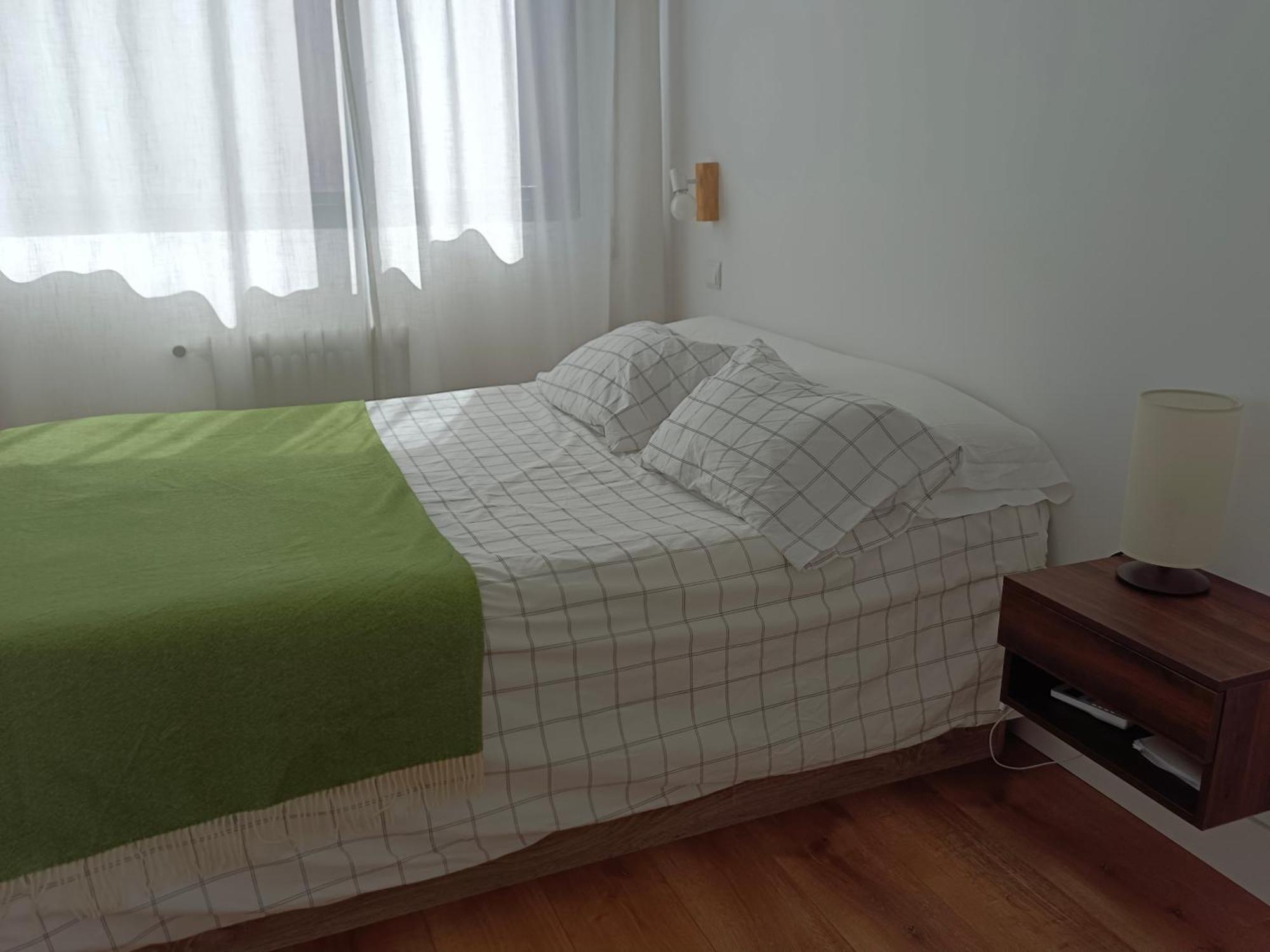 Apartamento Reformado Y Luminoso En Chamberi, Madri